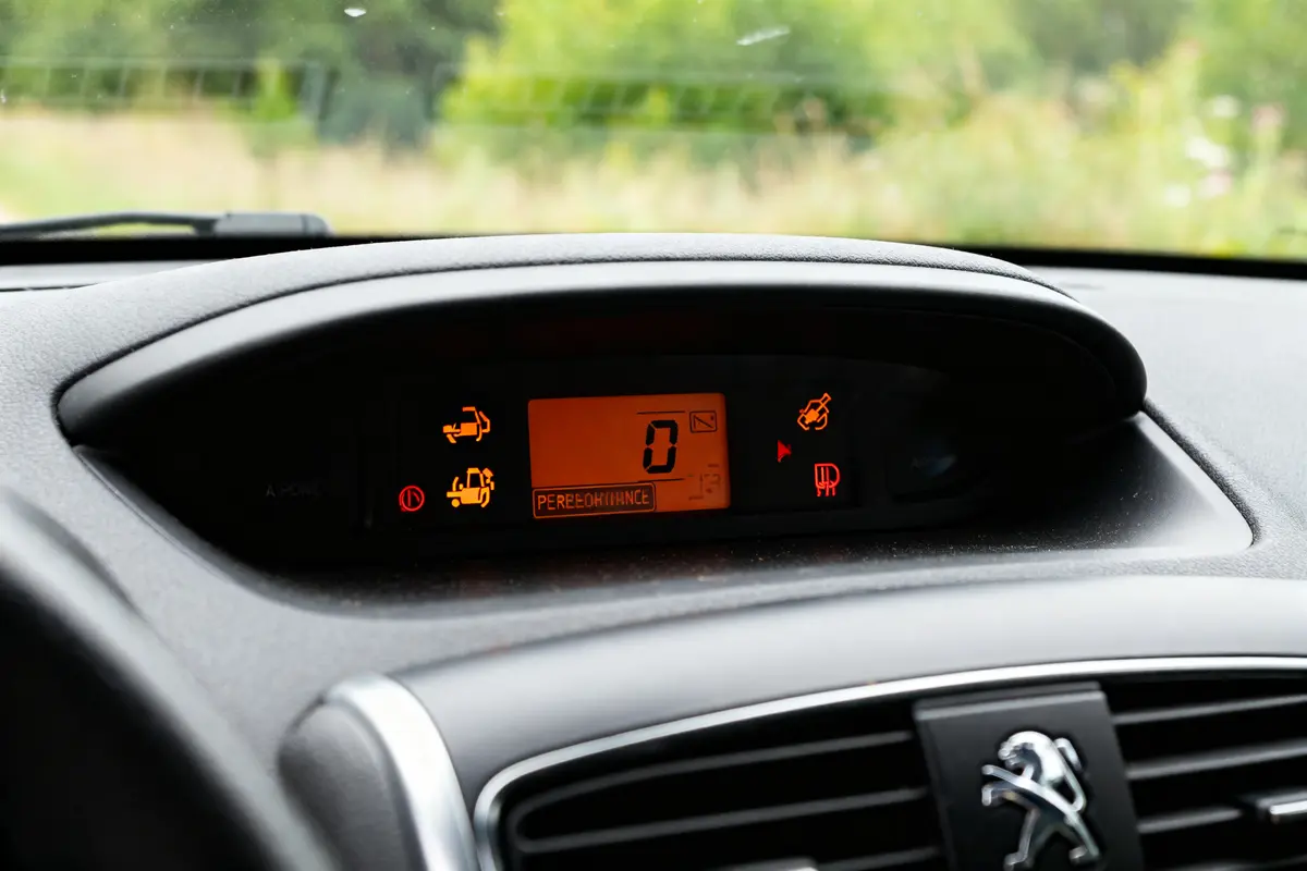 Voyants tableau de bord allumés indiquant la signification sur un Peugeot Partner