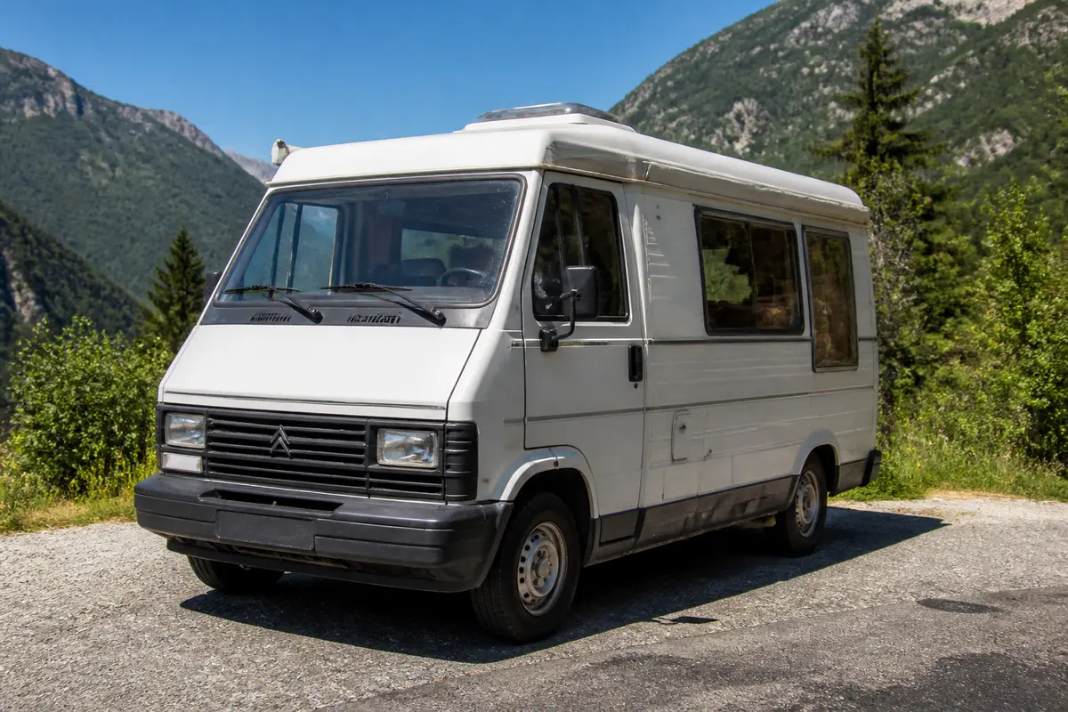 Camping-car Citroën C25 en montagne pour fiche technique détaillée et caractéristiques essentielles