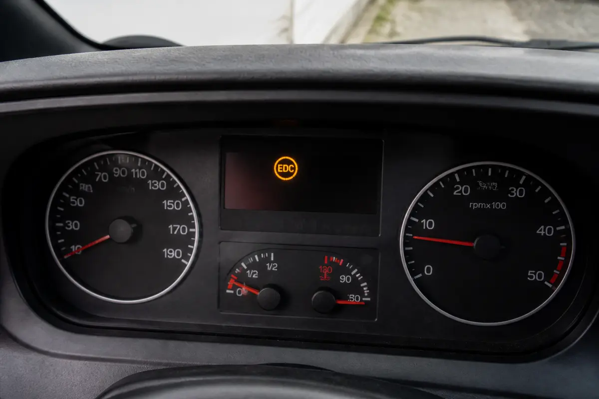 Voyant EDC sur Iveco : causes, perte de puissance et solutions ?