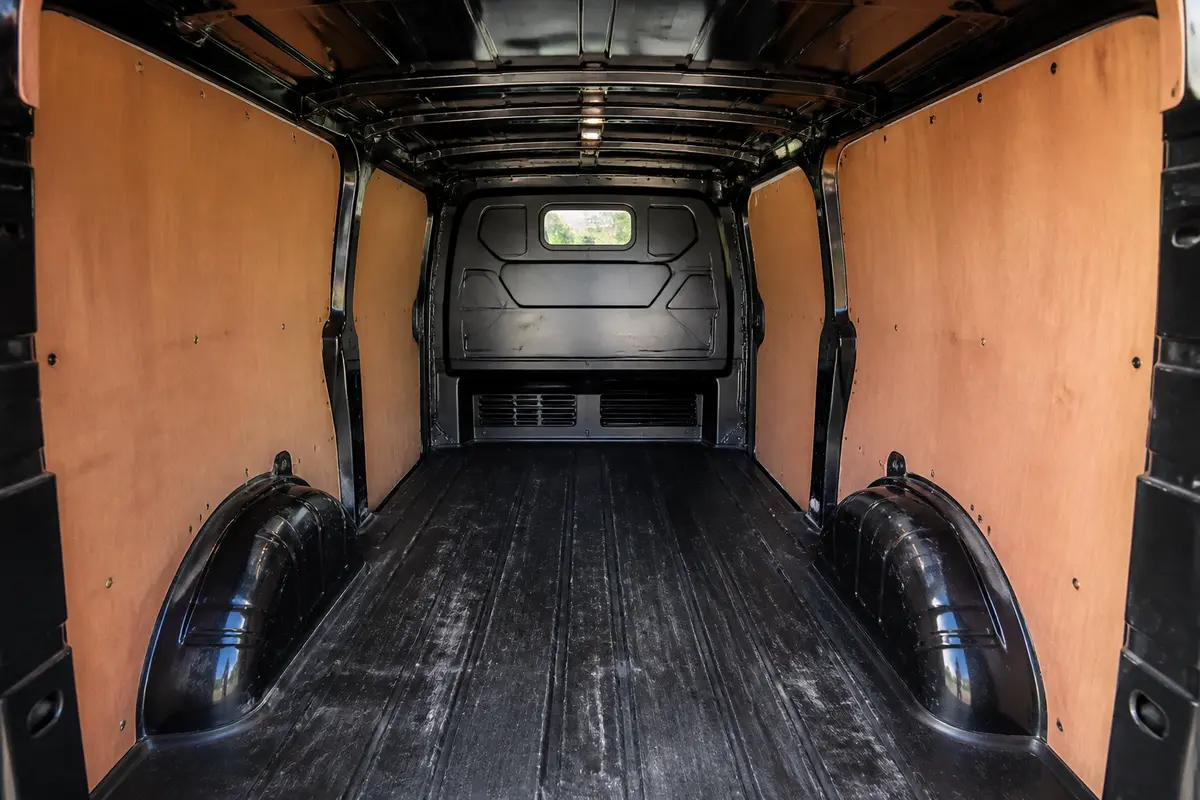 Dimensions intérieures Ford Transit Custom L2H1 : Guide complet