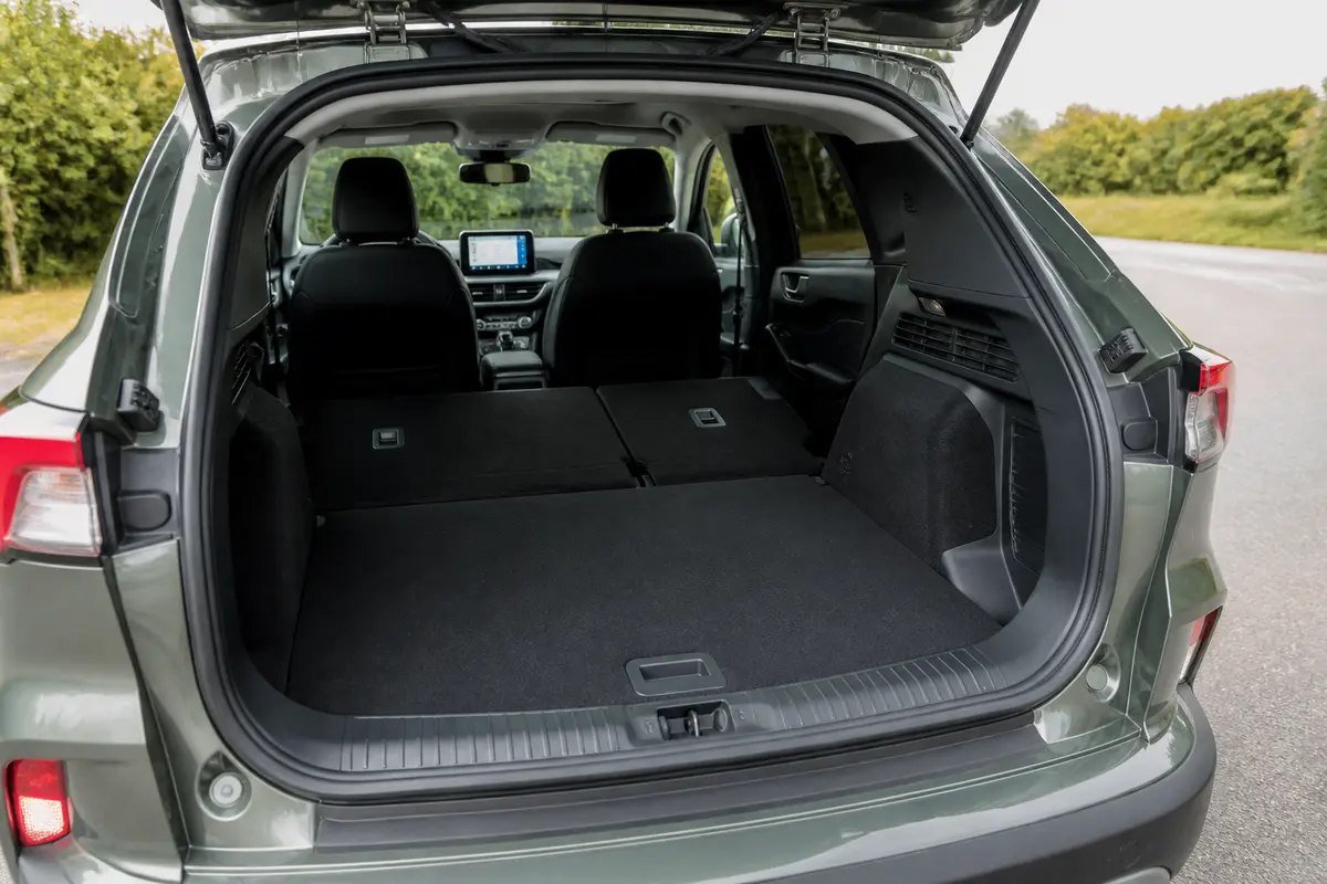 Ford Kuga coffre : capacités, dimensions et astuces pratiques